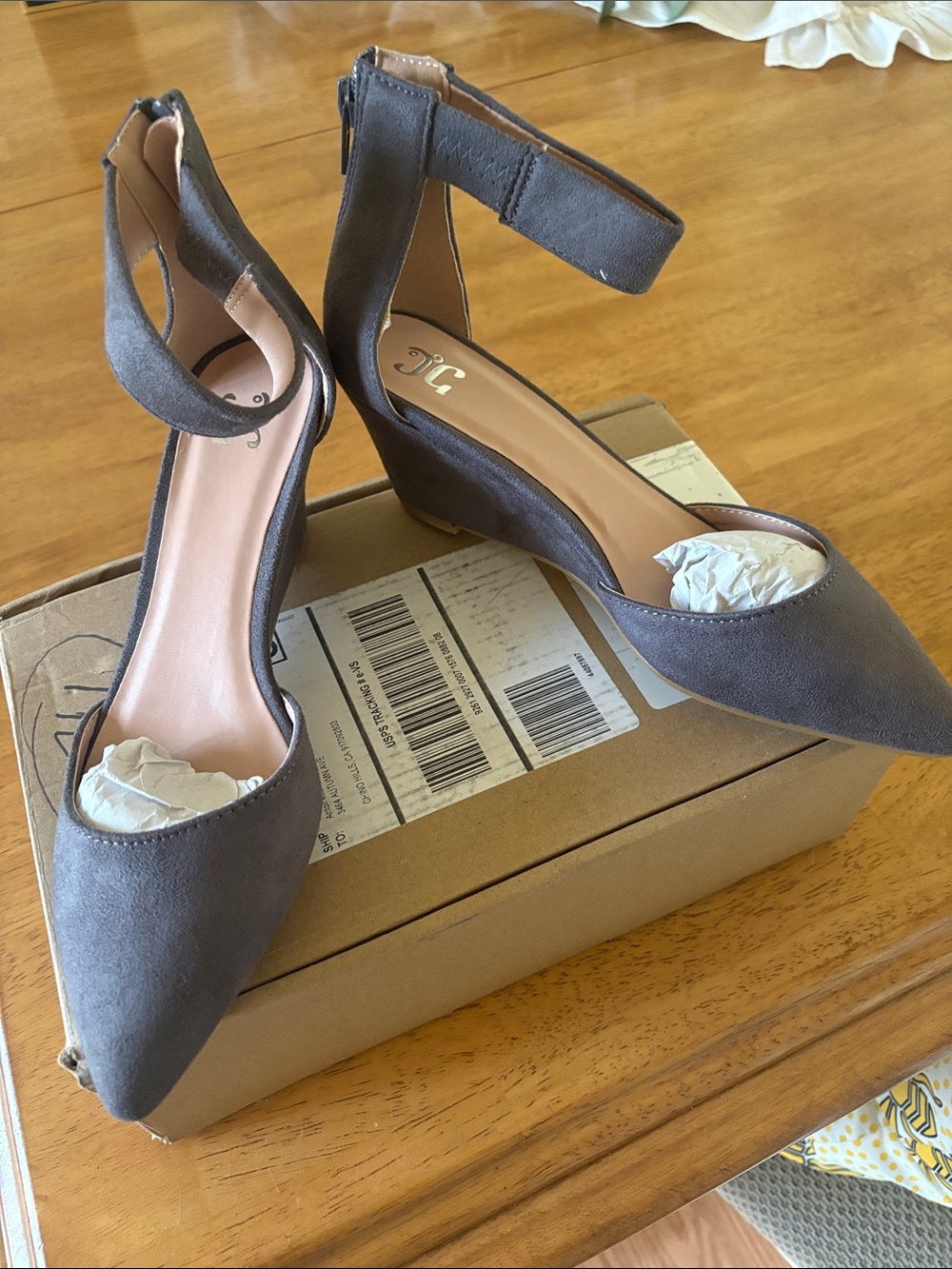 Pointed Ankle-Strap Wedge Heels in Gray